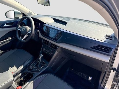 Used 2022 Volkswagen Taos SE image 32