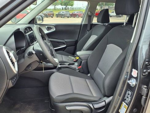Used 2025 Kia Soul LX FWD image 13