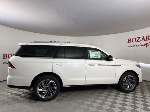 New 2025 Lincoln Navigator Reserve image 8