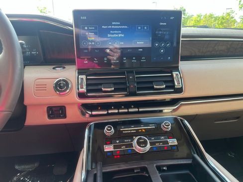 Certified 2024 Lincoln Navigator L Reserve AWD/4WD image 31