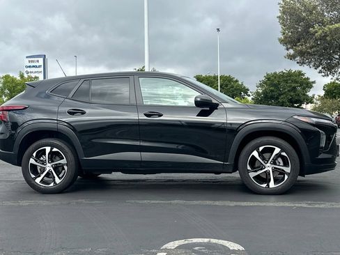 Used 2024 Chevrolet Trax RS w/ Driver Confidence Package FWD image 3