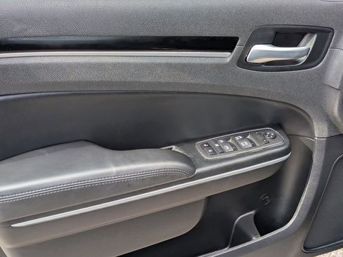 Used 2023 Chrysler 300 Touring w/ Sport Appearance Package image 9