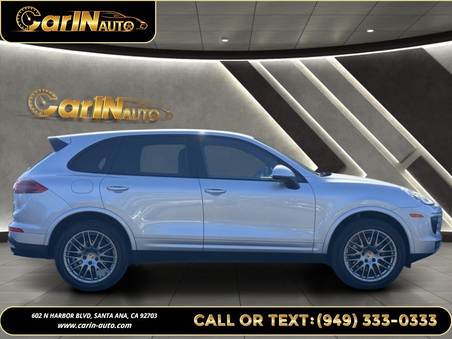 Used 2017 Porsche Cayenne Platinum Edition w/ Premium Package (PJV) AWD/4WD image 4