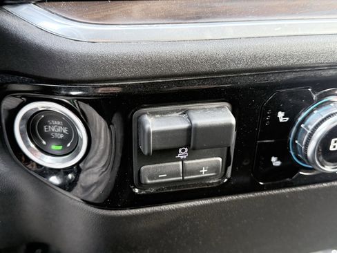 Used 2025 GMC Sierra 1500 SLT image 69