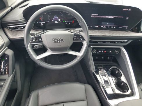 Used 2025 Audi Q5 Premium w/ Convenience Package image 12