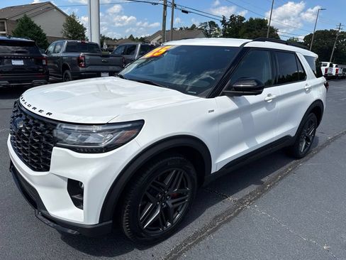 Used 2025 Ford Explorer ST-Line w/ ST-Line Street Pack AWD/4WD image 4