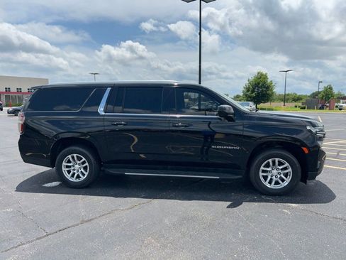 Used 2021 Chevrolet Suburban LT AWD/4WD image 8