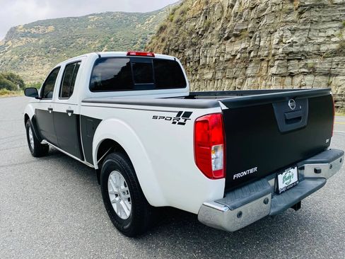 Used 2018 Nissan Frontier SV RWD image 14