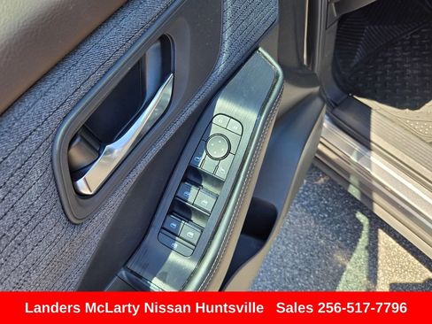 Used 2023 Nissan Rogue SV FWD image 21