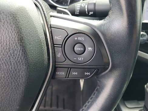 Used 2020 Toyota Camry SE image 12