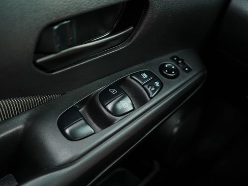 Used 2019 Nissan Kicks S FWD image 29