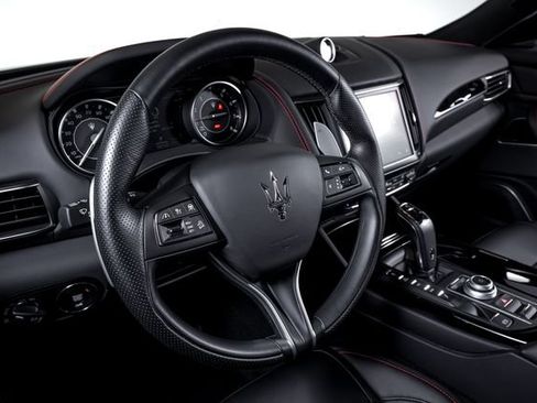 Used 2024 Maserati Levante GT Ultima AWD/4WD image 31