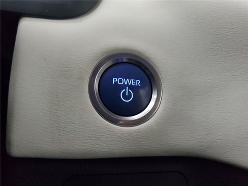 Used 2023 Toyota Sequoia Capstone AWD/4WD image 32