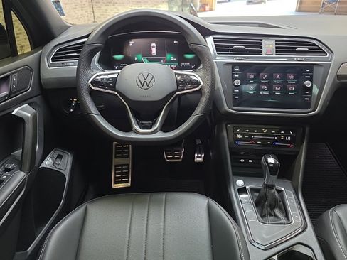 Used 2024 Volkswagen Tiguan SE R-Line image 16
