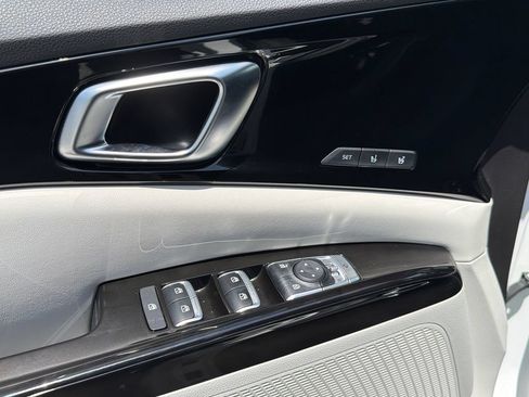 Certified 2024 Kia Carnival SX Prestige FWD image 19