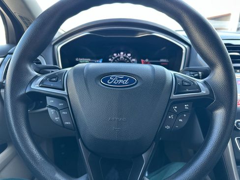 Used 2017 Ford Fusion SE w/ Fusion SE Technology Package image 25