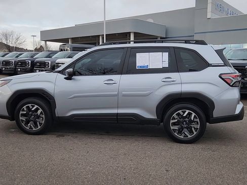 Used 2025 Subaru Forester Premium image 12