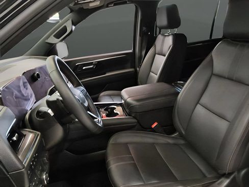 Used 2026 Chevrolet Suburban RST w/ RST Capability Package AWD/4WD image 19