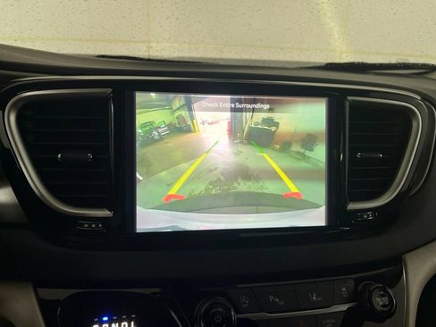 Used 2024 Chrysler Pacifica Touring-L FWD image 66