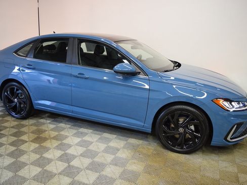 New 2026 Volkswagen Jetta SE image 3