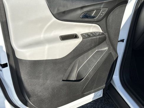 Used 2023 Chevrolet Equinox LS AWD/4WD image 14