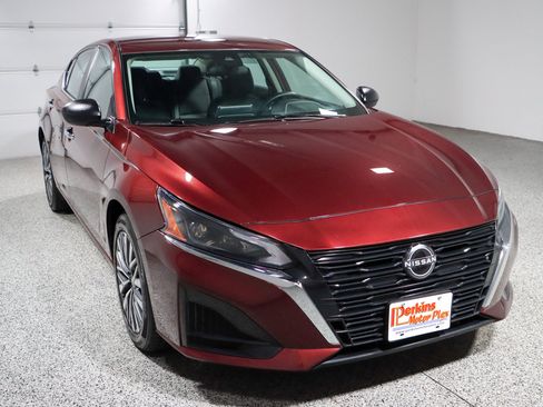 Used 2024 Nissan Altima 2.5 SV FWD image 5