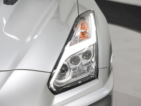 Used 2018 Nissan GT-R NISMO AWD/4WD image 14