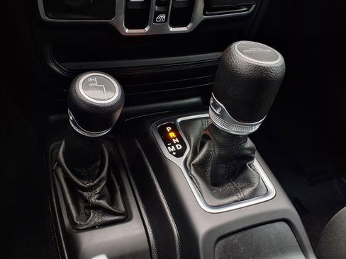 Used 2021 Jeep Gladiator Sport image 10