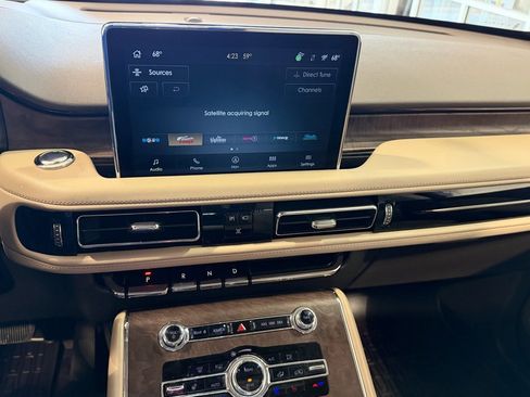 Used 2023 Lincoln Aviator Reserve w/ Equipment Group 201A image 10