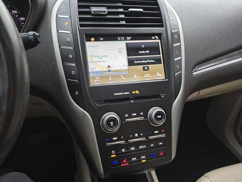 Used 2017 Lincoln MKC Reserve image 25