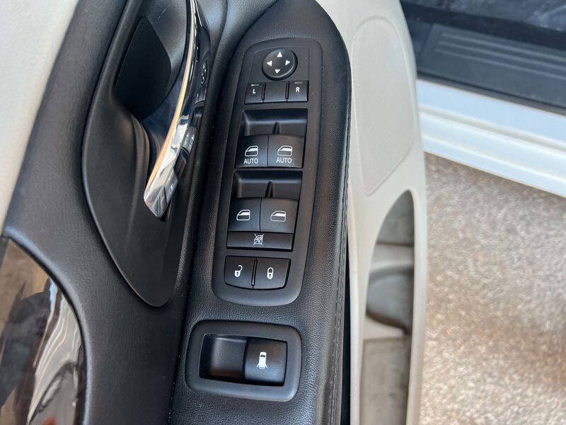 Used 2017 Dodge Grand Caravan SE w/ Power Window Group FWD image 16
