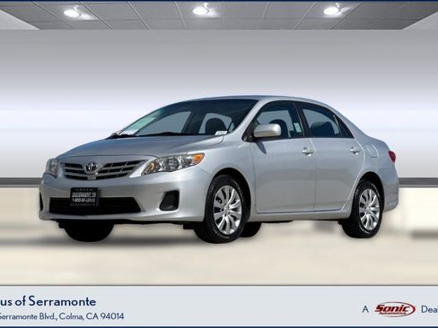 Used 2013 Toyota Corolla LE FWD image 1