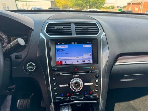 Used 2017 Ford Explorer Limited FWD image 26
