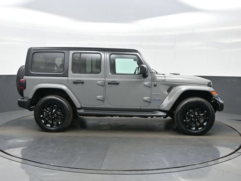 Used 2023 Jeep Wrangler Unlimited Sahara w/ Cold Weather Group AWD/4WD image 10
