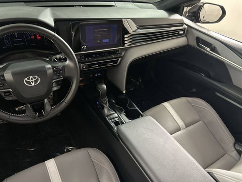 Used 2025 Toyota Camry SE w/ Convenience Package image 23