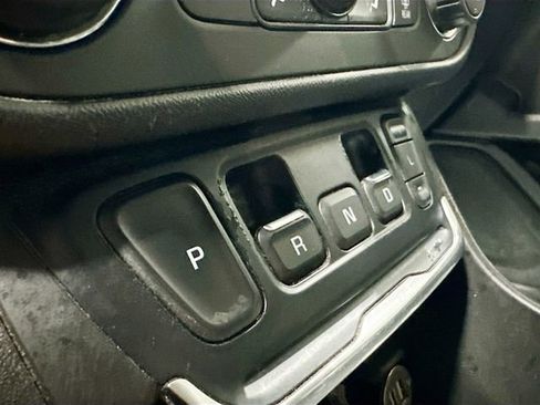 Used 2018 GMC Terrain SLE w/ Driver Convenience Package FWD image 19