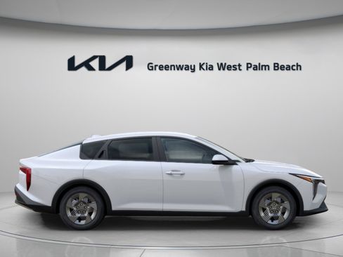 New 2026 Kia K4 FWD image 9