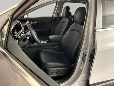 Certified 2026 Kia Sportage EX w/ EX Panoramic Sunroof Package AWD/4WD image 21