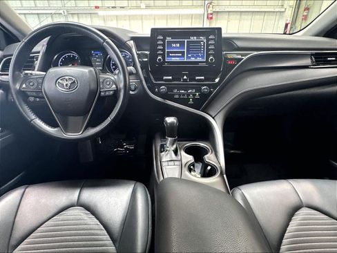 Used 2022 Toyota Camry SE w/ Convenience Package FWD image 10