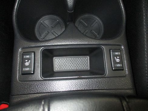 Used 2018 Nissan Rogue SV image 30