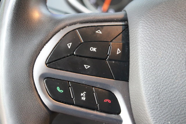 Used 2022 Jeep Cherokee Latitude w/ Comfort Safety Group AWD/4WD image 16