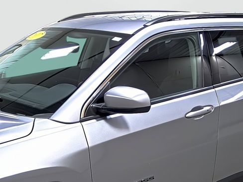 Used 2017 Jeep Compass Latitude w/ Popular Equipment Group image 8