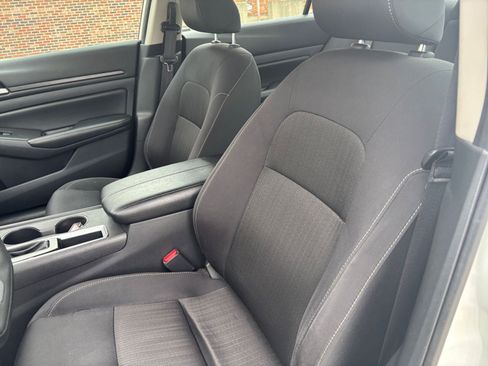 Used 2025 Nissan Altima 2.5 SV FWD image 35