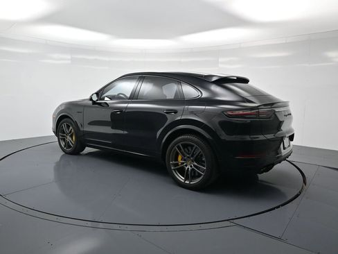 Certified 2022 Porsche Cayenne Turbo S AWD/4WD image 3