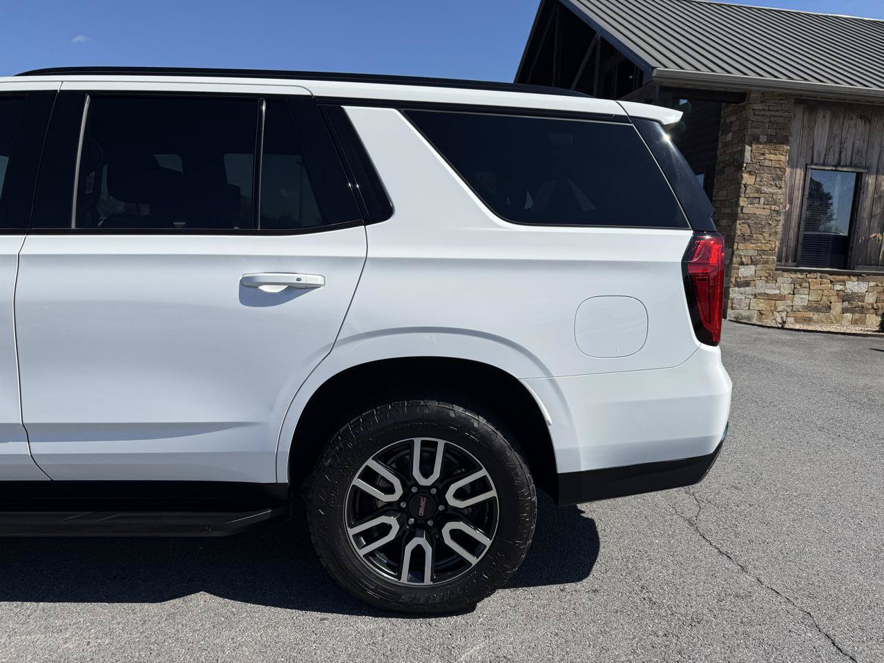 Used 2024 GMC Yukon AT4 w/ Technology Package AWD/4WD image 43