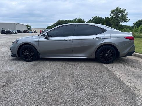 Used 2025 Toyota Camry SE FWD image 11