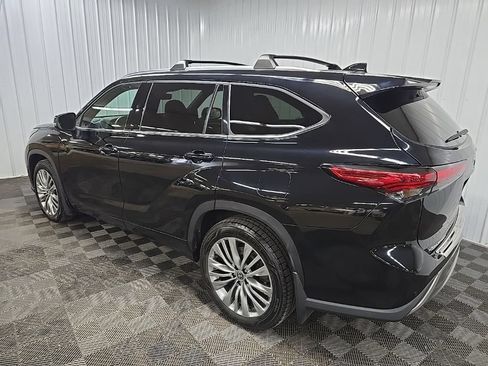 Used 2023 Toyota Highlander Platinum AWD/4WD image 9