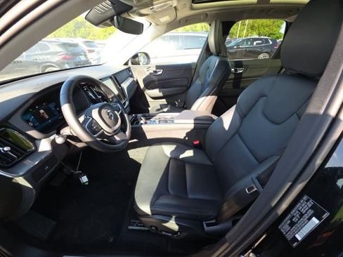 Used 2025 Volvo XC60 B5 Core image 5