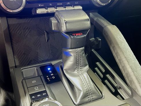 Used 2024 Toyota Tacoma TRD Sport AWD/4WD image 14