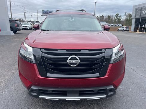 Used 2024 Nissan Pathfinder Platinum image 7